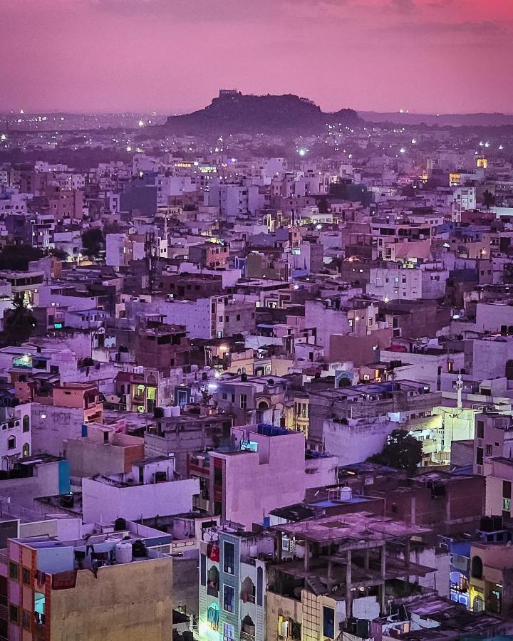 Bridge Service Apartment Haiderabad Buitenkant foto